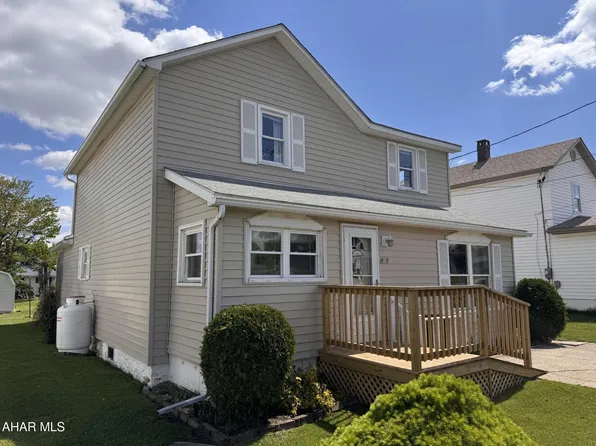 842 8th St, Colver, PA 15927