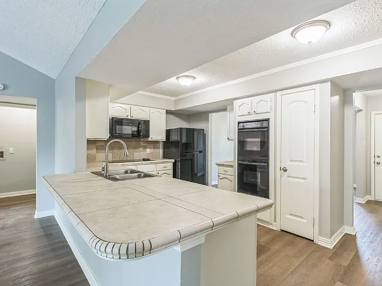 809 Willow Creek Dr — Photo 12