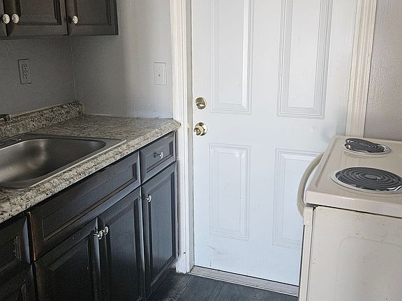 3rd image of 424 N Charles St #2