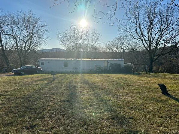 105 Byrnes St, Goodview, VA 24095