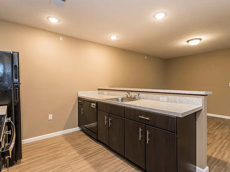 Greenbrier Apartments — Photo 46