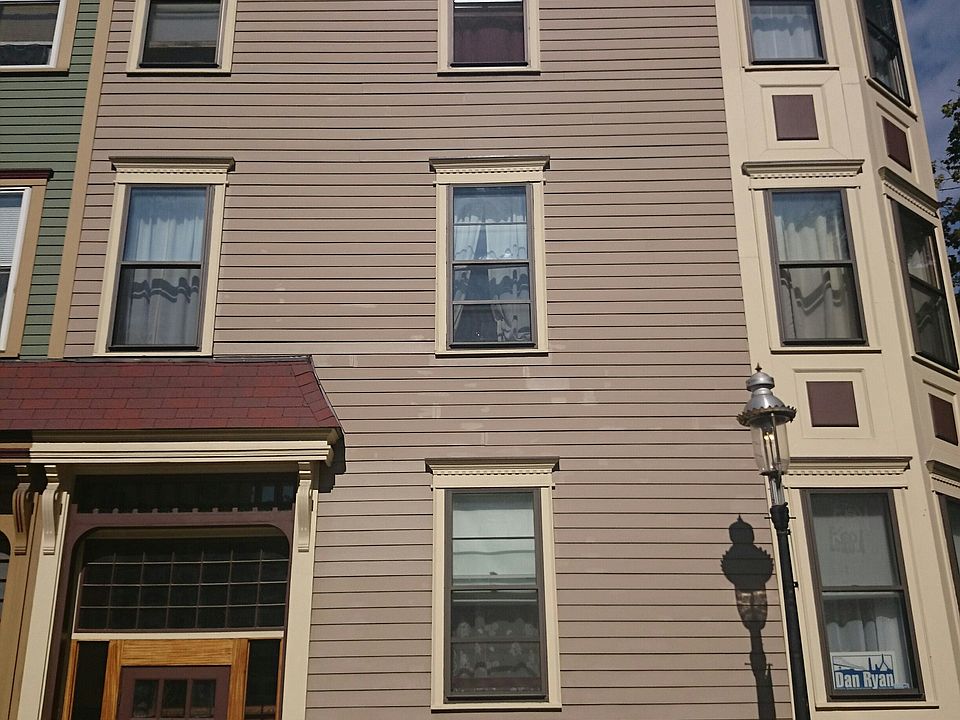 2nd image of 52 1/2 Pleasant St #B