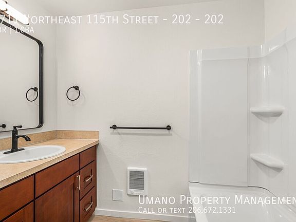 3rd image of 2711 NE 115th St APT 202