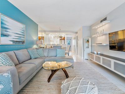 450 Paradise Isle Blvd APT 204, Hallandale, FL, 33009