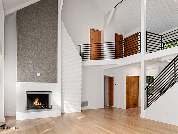 4th image of 10 Tomahawk Ln