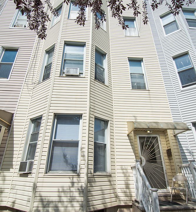 1st image of 219 N Henry St