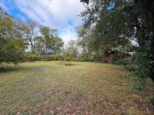 1223 E 7th St, Okmulgee, OK 74447
