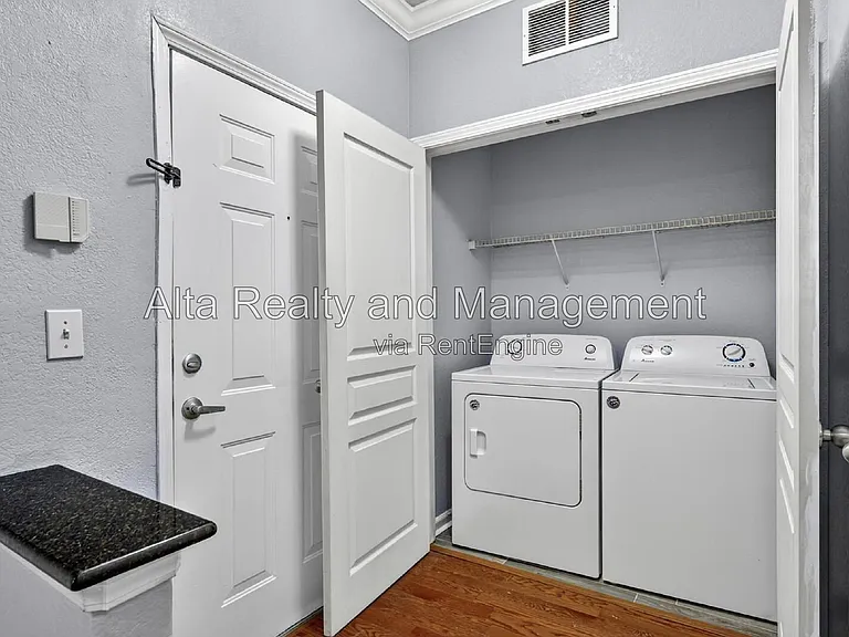 8290 Gate Pkwy #601 — Photo 4