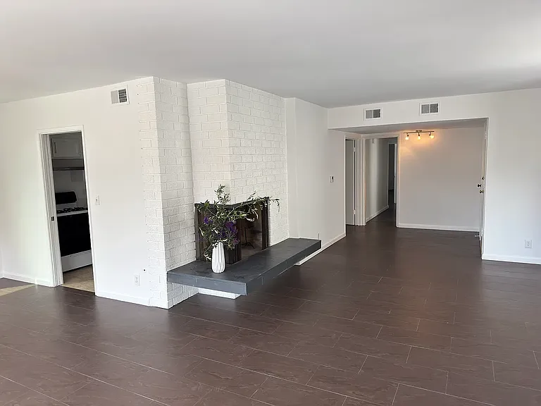 11831 Mayfield Ave #3 — Photo 20