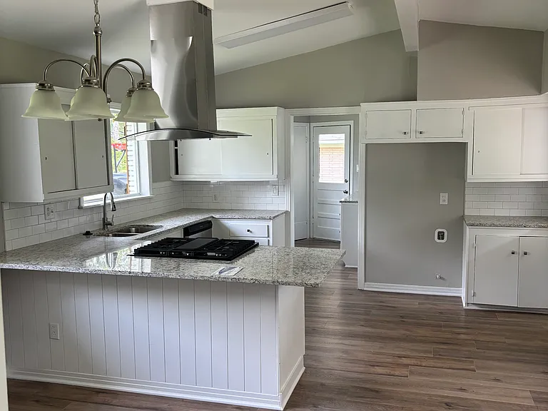 749 Livingston Ave — Photo 2