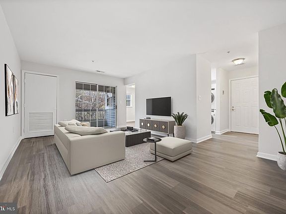 5th image of 8393 Montgomery Run Rd Unit H