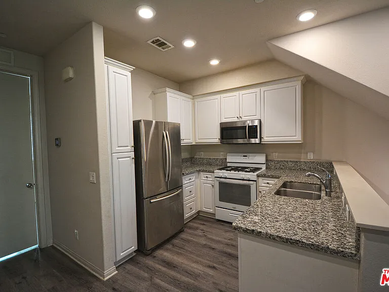 14107 W Birch Ln — Photo 3