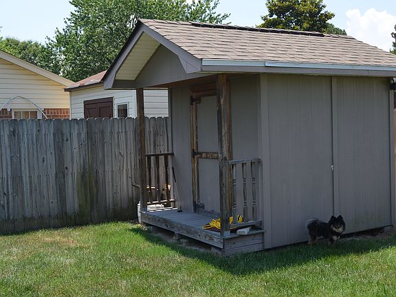 3rd image of 5454 Hunt Club Dr