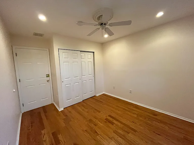 2417 Stanhope Ct — Photo 16