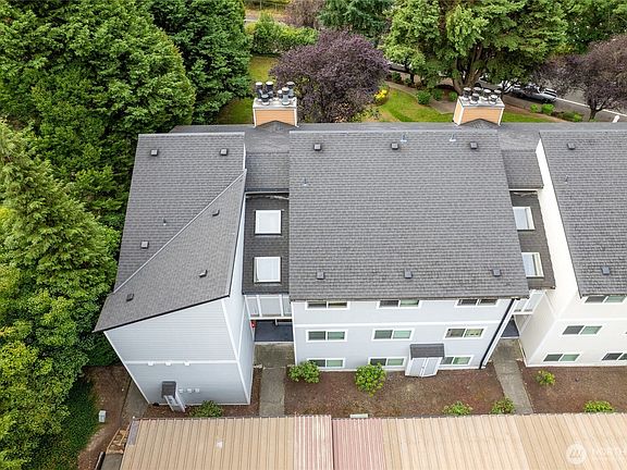 2nd image of 15280 MacAdam Road S #E-101