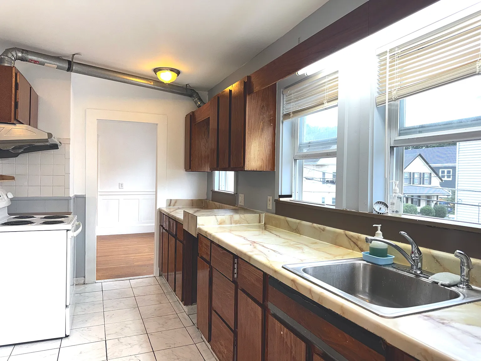 3 bed, 1400 sqft, $3,200 — Photo 3