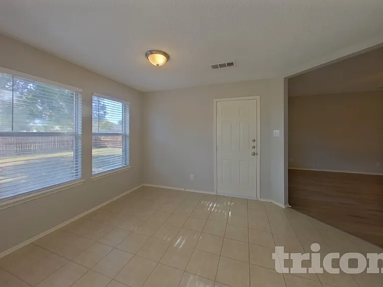 521 Olive St — Photo 5