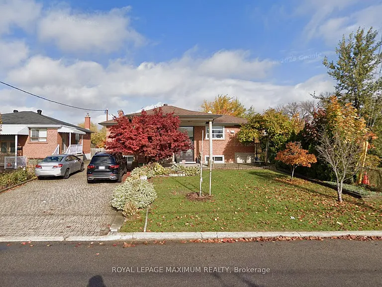 16 Langholm Dr #1 — Photo 1