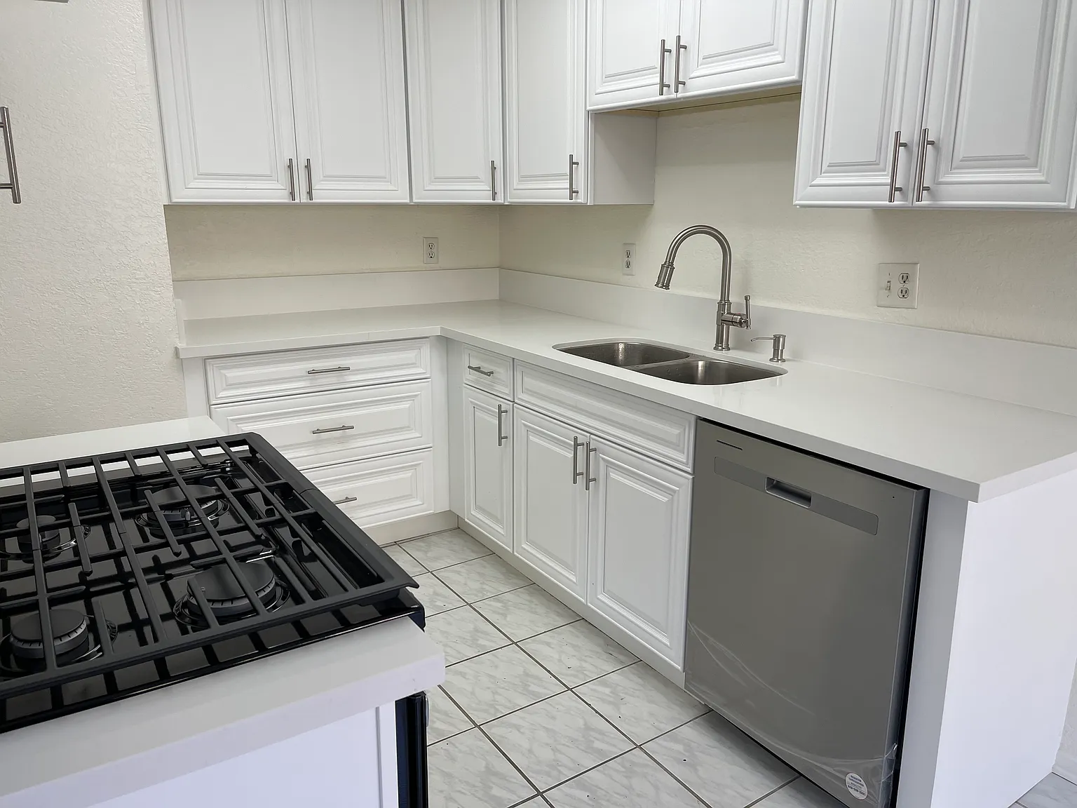 2 bed, 1.5 bath, 904 sqft, $2,900 — Photo 3