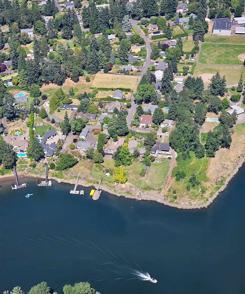 1645 SE Oak Shore Ln — Photo 2