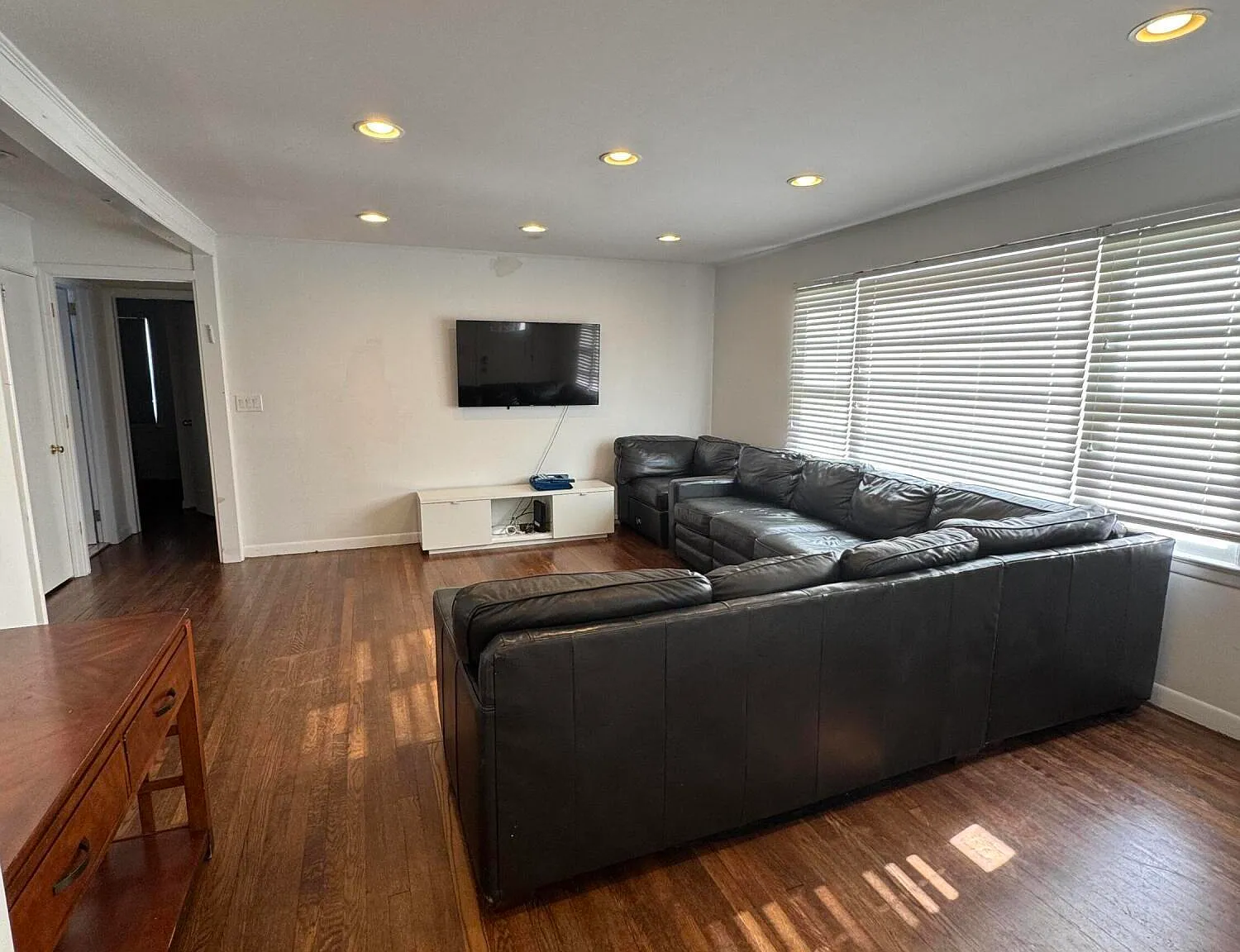 4 bed, 1806 sqft, $2,400 — Photo 2