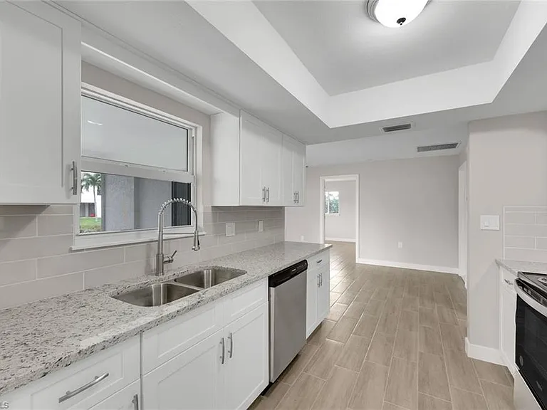27150 Esther Dr — Photo 8