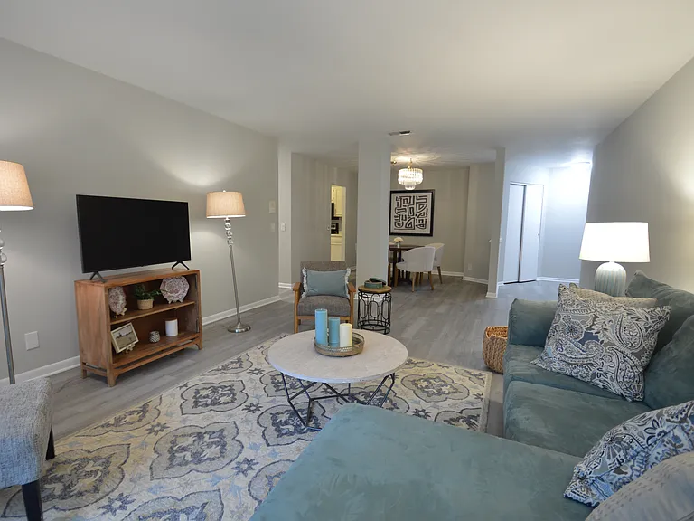 3004 Glenmore Ave #104 — Photo 6