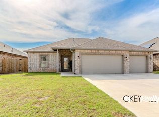 206 NW Granite Ave, Cache, OK 73527