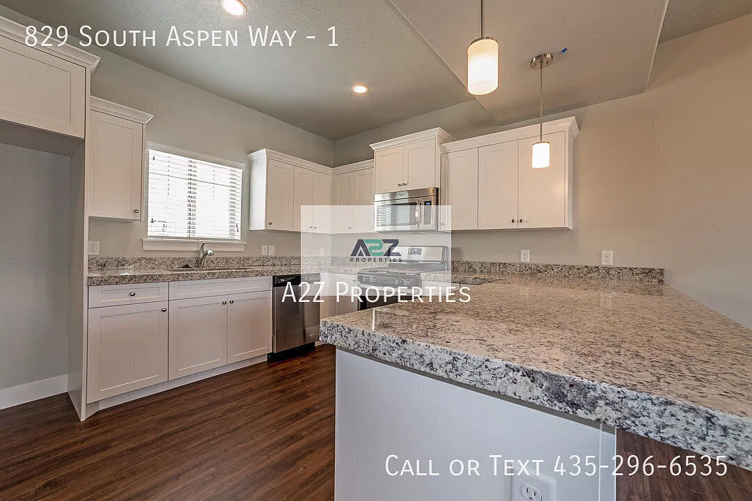 3 bed, 2.5 bath, 2200 sqft, $2,150 — Photo 3