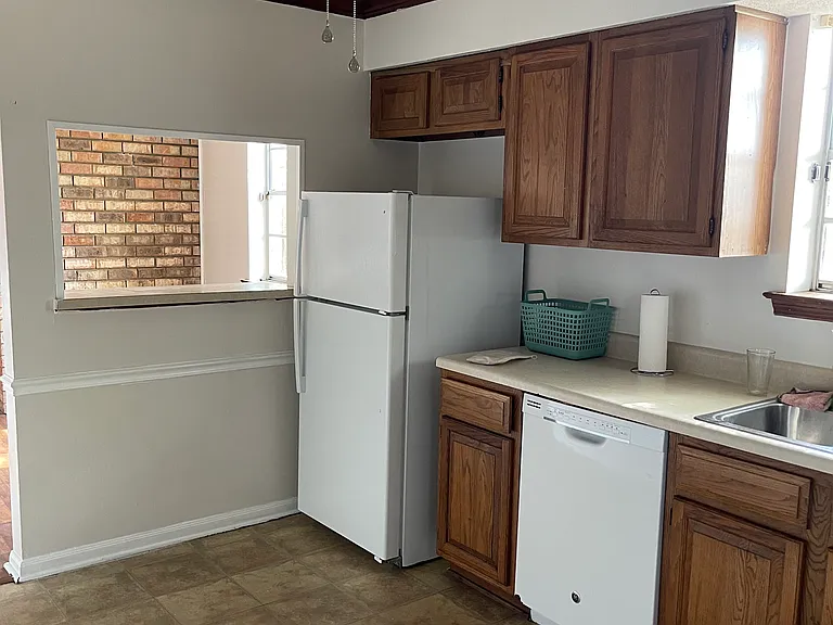 323 Deckbar Ave #201 — Photo 6
