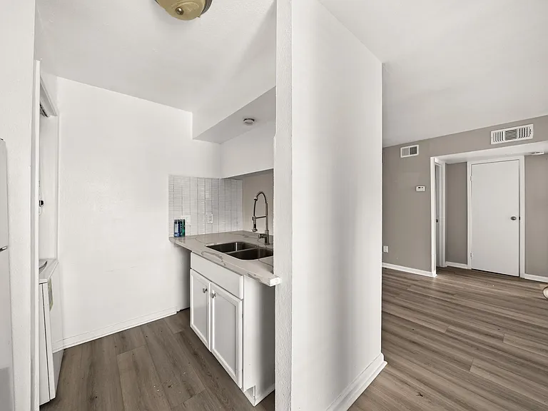 9090 S Braeswood Blvd #75 — Photo 11