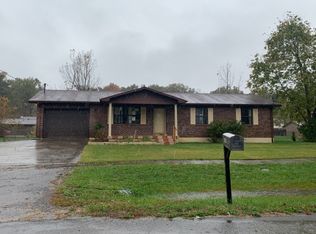 1444 Crestview Dr, Radcliff, KY 40160