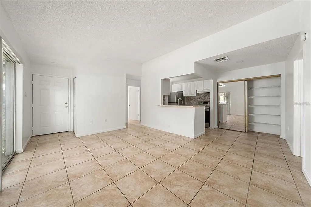2 bed, 2.0 bath, 910 sqft, $1,400 — Photo 3
