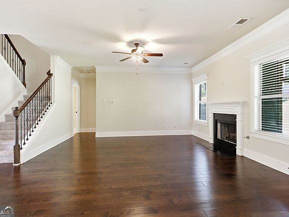 3rd image of 157 Ashbury Cir