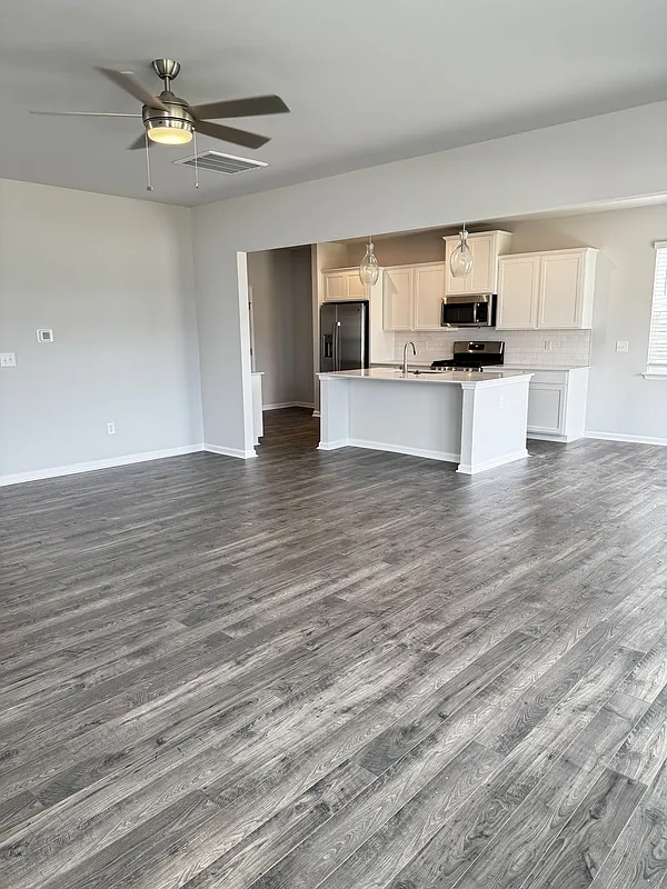 Building Photo - 142 Gervais Cir