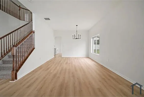 6 bed, 3092 sqft, $5,187 — Photo 3