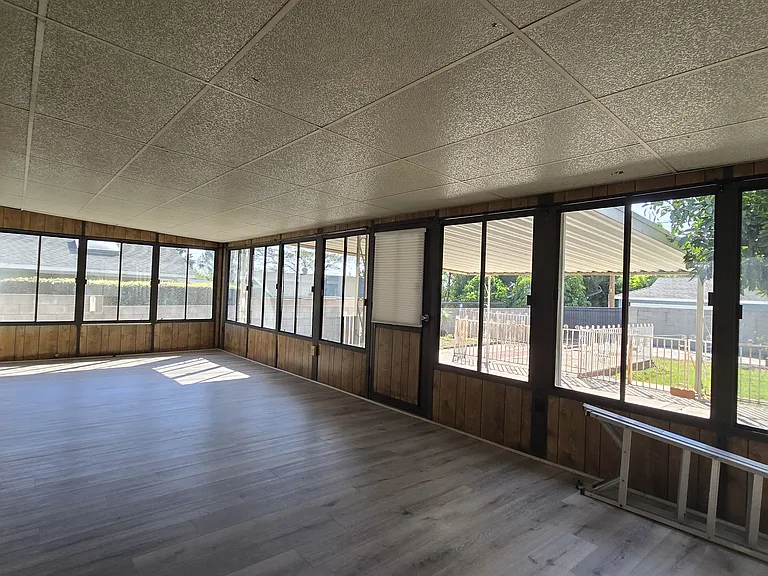 521 N Vermont Ave — Photo 15