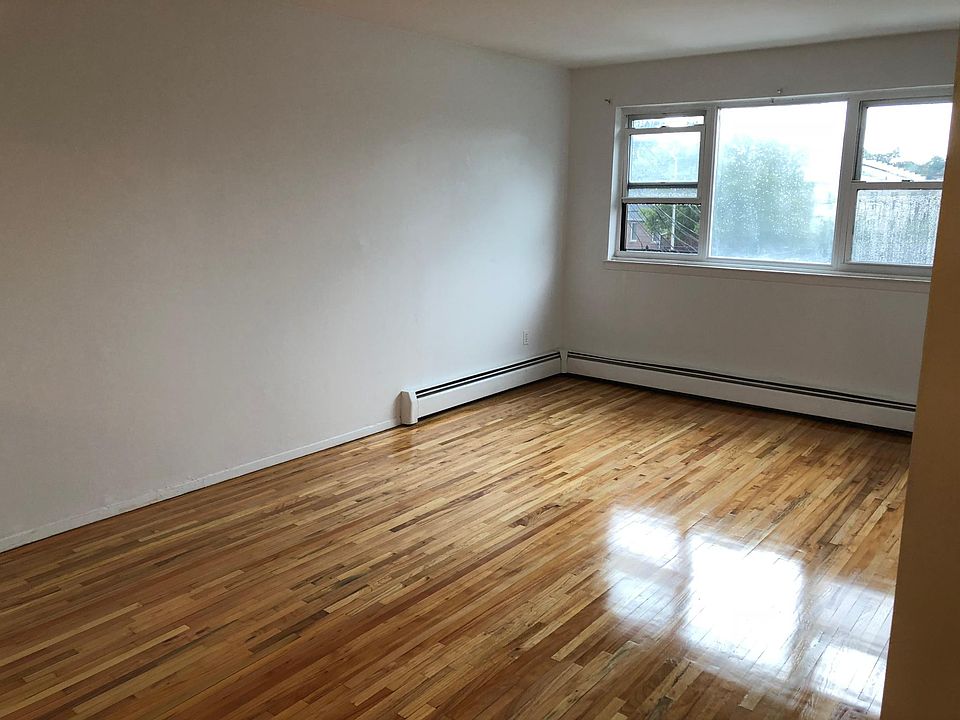 1st image of 2860 Bruckner Blvd