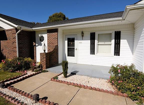 3rd image of 405 Camelot Dr