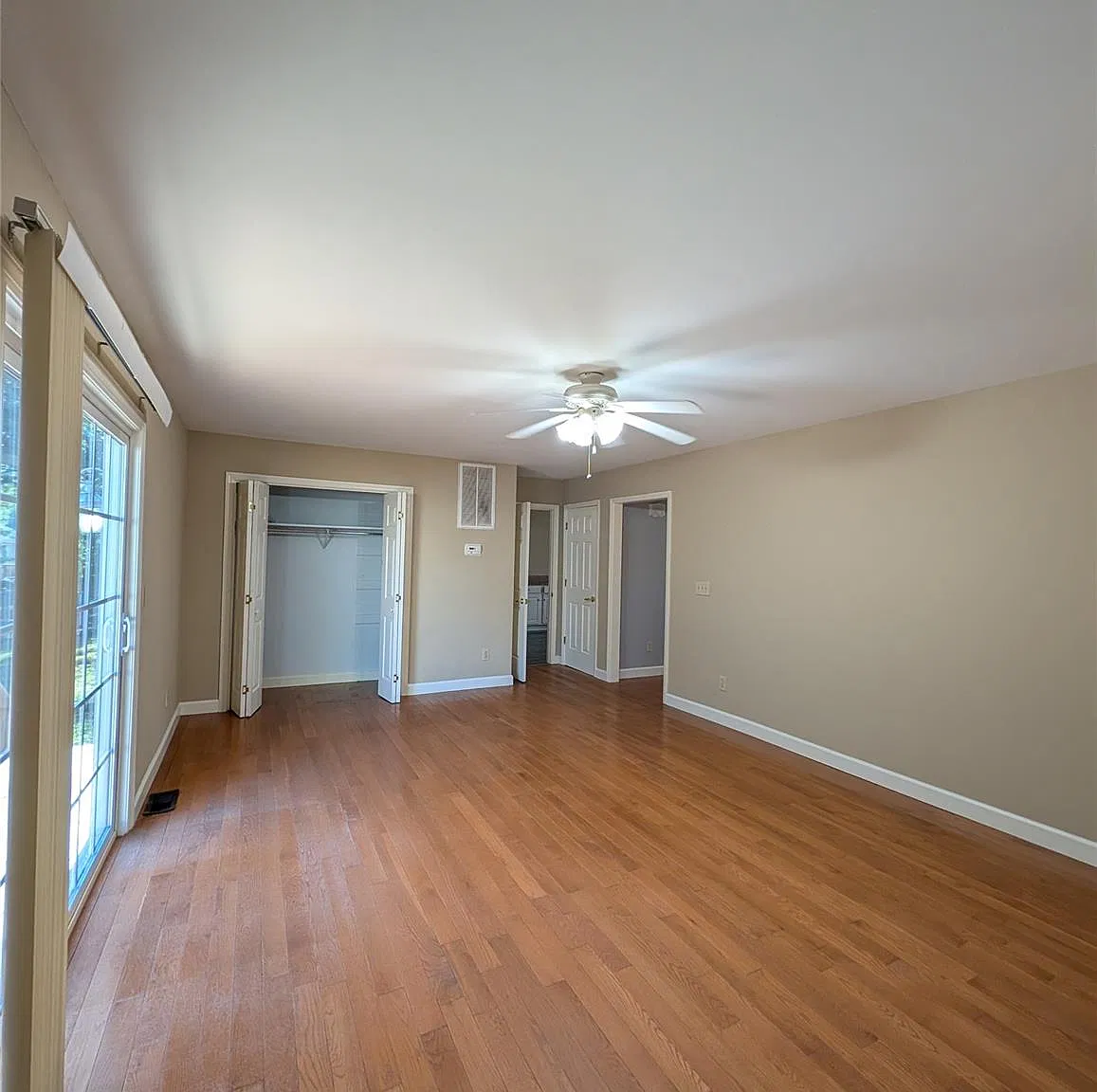 4 bed, 2.5 bath, 1980 sqft, $2,600 — Photo 4