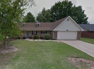 1209 N Cardinal Dr, Rogers, AR 72756