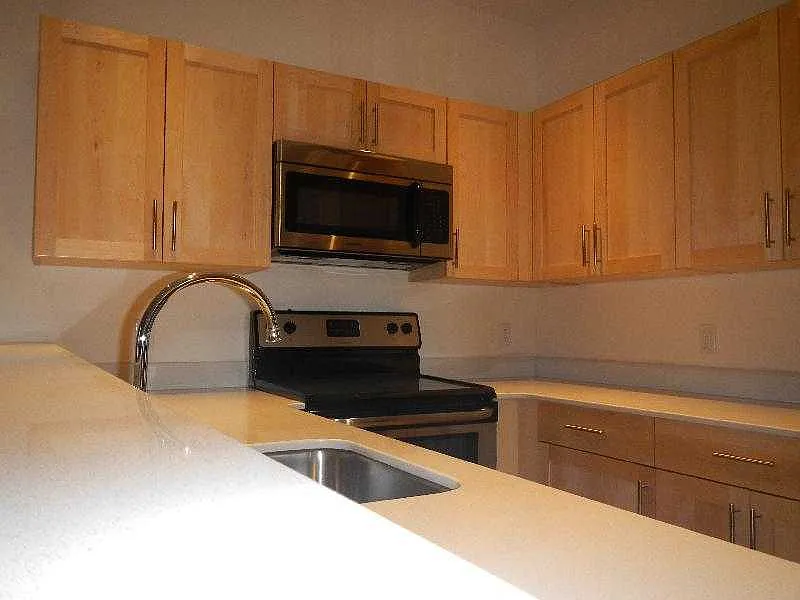 4 bed, $6,500 — Photo 1