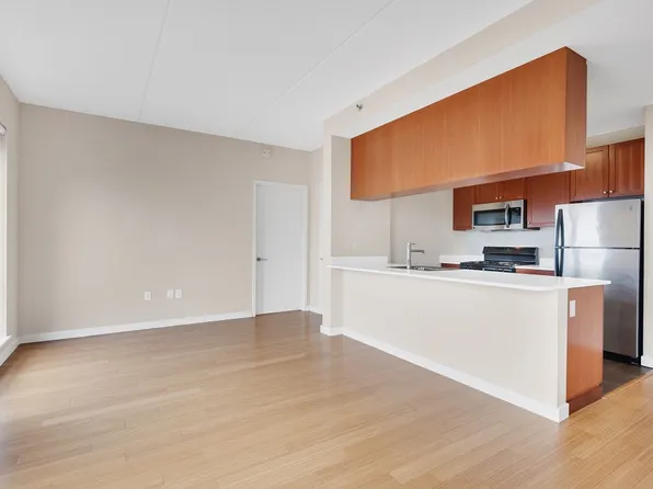 373 Wythe Avenue image 4 of 14