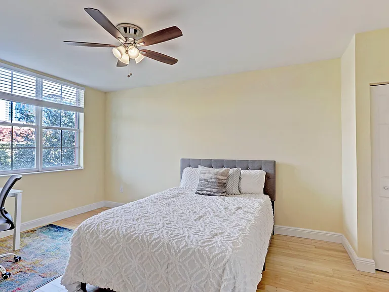 630 Sapodilla Ave #321 — Photo 24