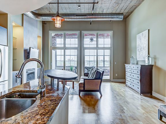 4th image of 4100 Forest Park Ave #515