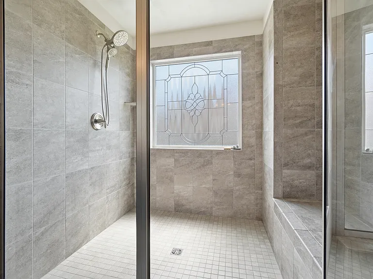 1st Floor Ensuite Bath