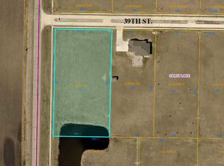 712 39th St, Spirit Lake, IA 51360