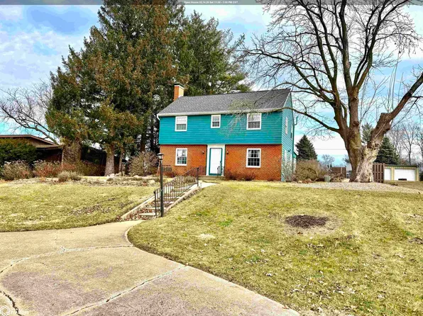 1710 Country Club Dr, Grinnell, IA 50112