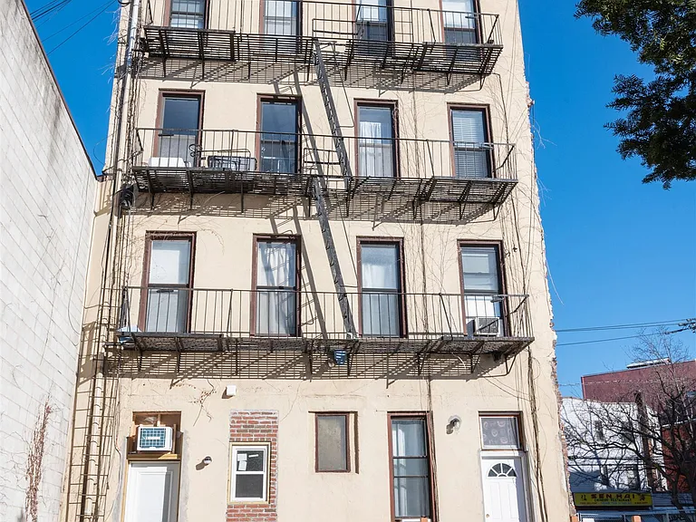 145 Brunswick St #1R — Photo 17