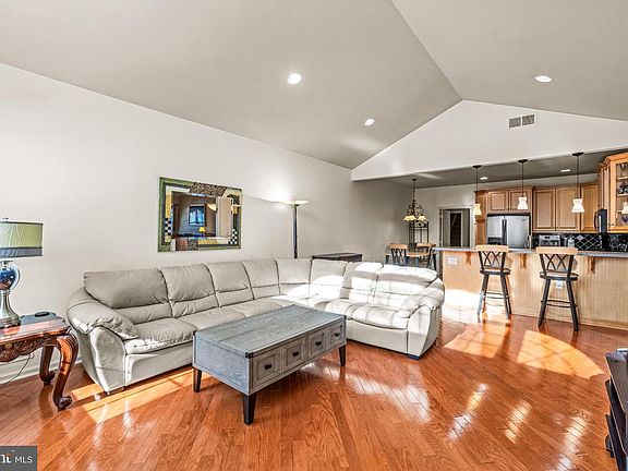 5th image of 64 Villa Dr